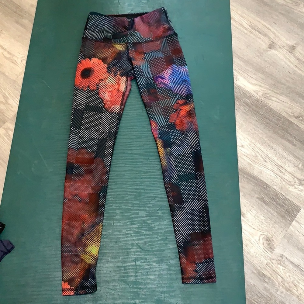 Noli Leggings Floral Pattern. Great condition!